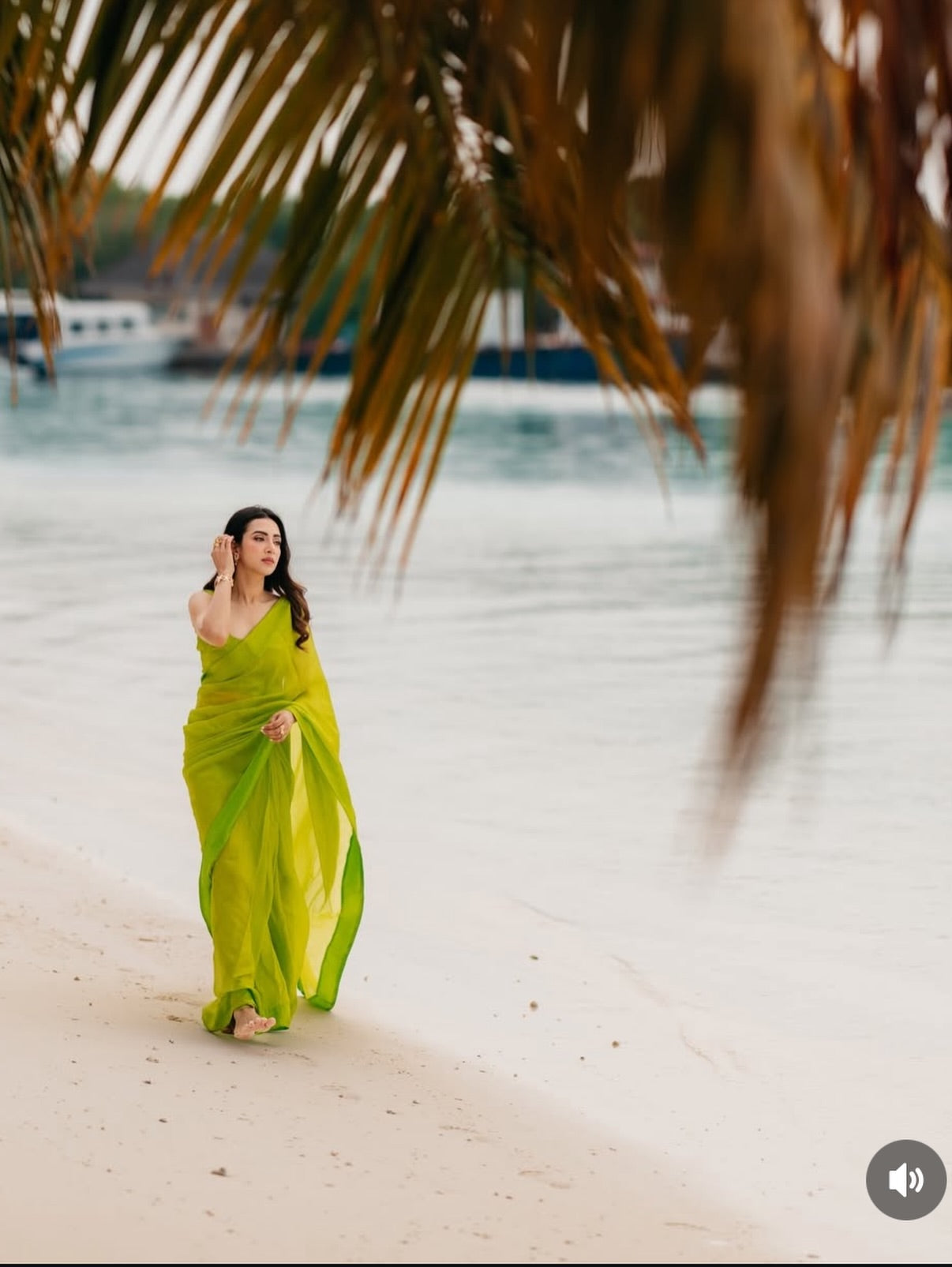 🌿 Elegant Chiffon Saree – India Style Deep Neck Blouse (3 Pcs Stitched)